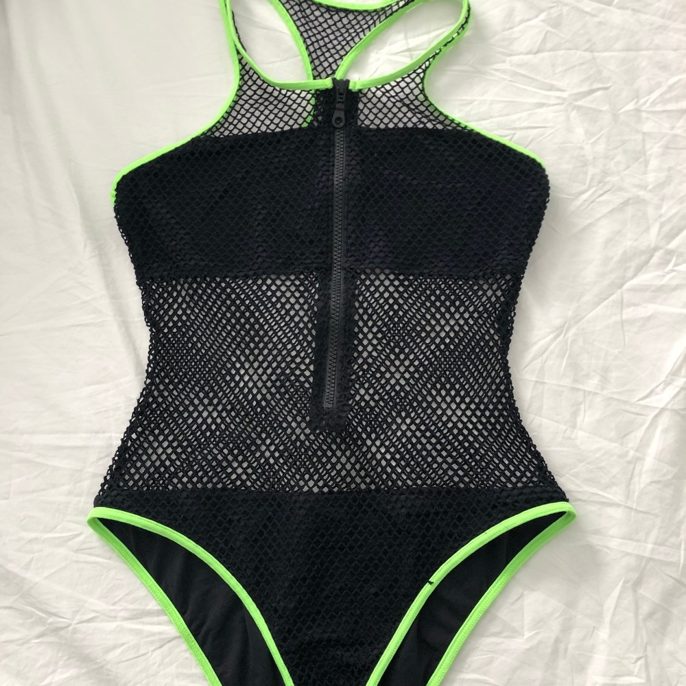 Melissa Odabash 1-piece suit(same as Kylie Jenner)